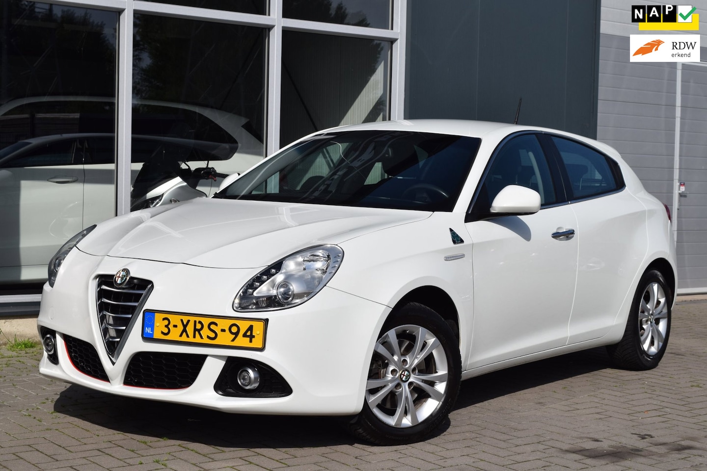 Alfa Romeo Giulietta - 1.4 T Distinctive Lusso | Automaat | Clima | Cruise | NAP + APK 5-2027 - AutoWereld.nl