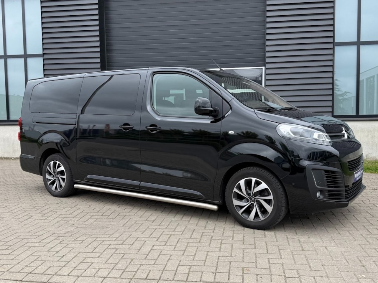 Peugeot Expert - 2.0 BlueHDI 180PK autom 99dkm, laadlift €270pm - AutoWereld.nl