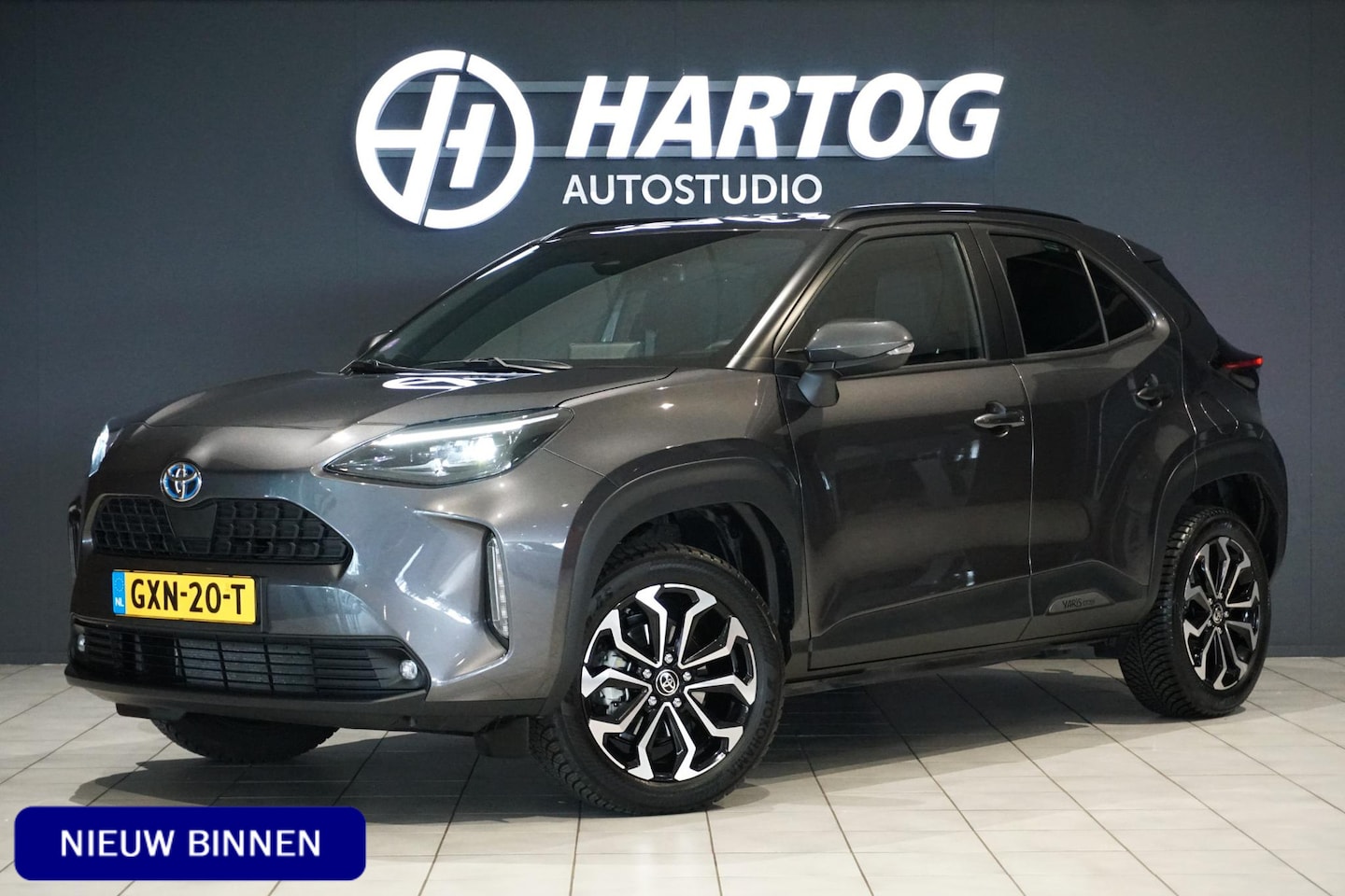 Toyota Yaris Cross - 1.5 Hybrid Dynamic * 15.308 NAP * + CAMERA / TREKHAAK / CARPLAY - AutoWereld.nl