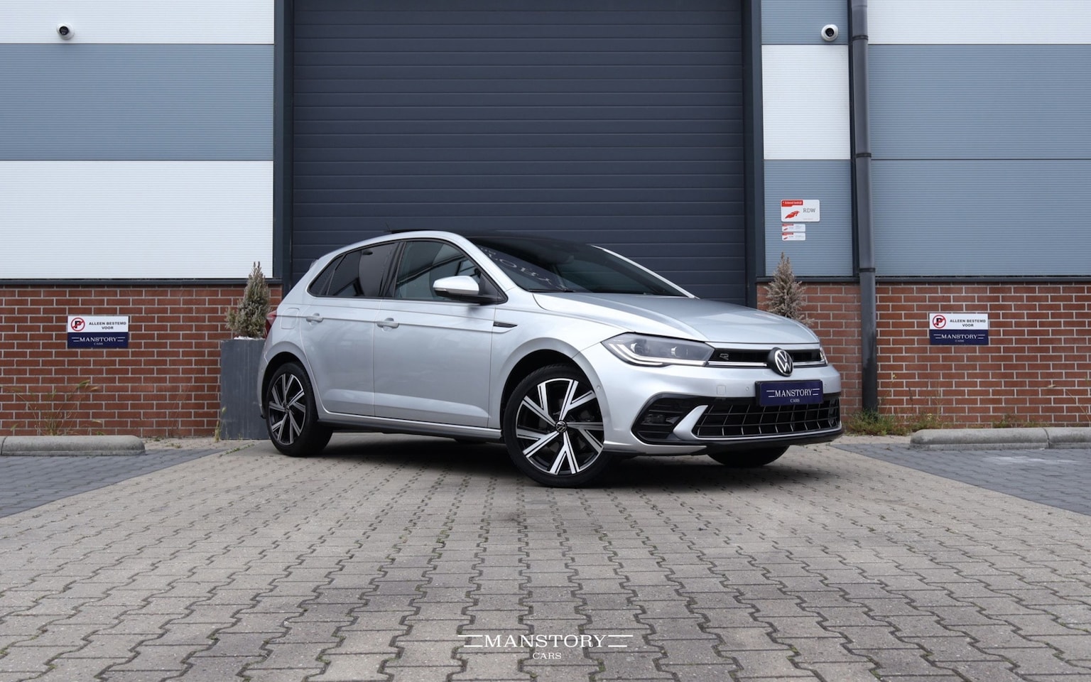 Volkswagen Polo - 1.0 TSI R-Line PANO LED DSG STOELVERWARMING - AutoWereld.nl