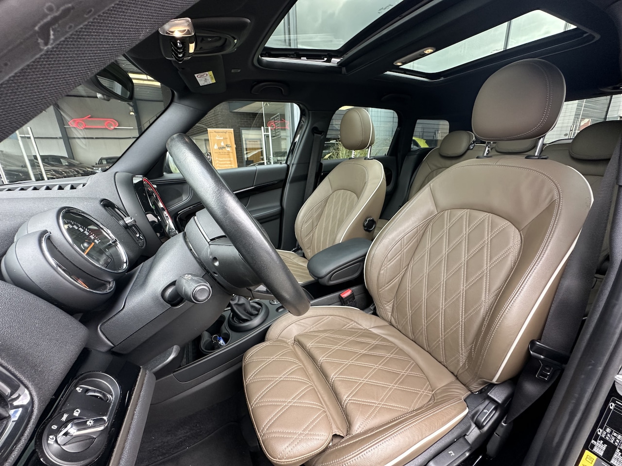 MINI Countryman - Mini 2.0 Cooper S E ALL4 Chili | Leer | Panorama | Key-less | Winter-pakket | Interesse, - AutoWereld.nl