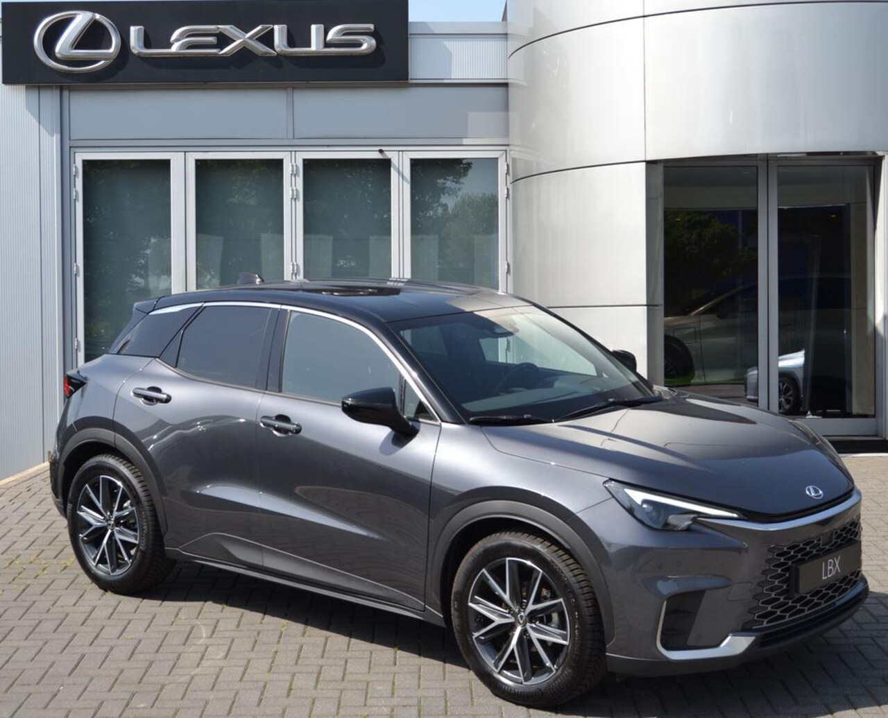 Lexus LBX - Cool 2WD STOELVERWARMING STUURVERW BLIND-SPOT ELEK-STOEL+GEHEUGEN PARK-SENS - AutoWereld.nl