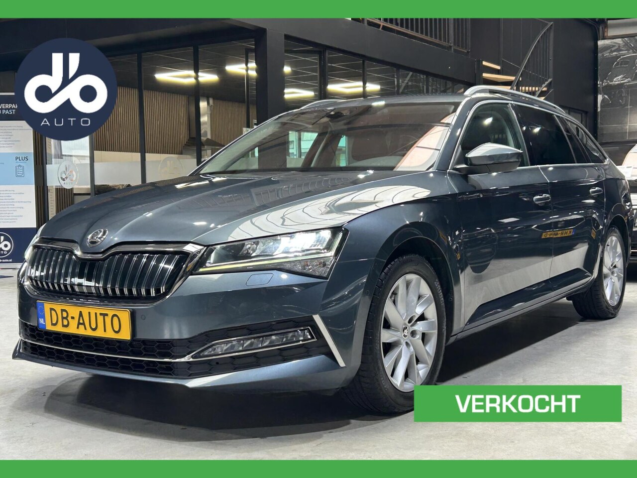 Skoda Superb Combi - 1.4 TSI iV Style SOH 90% I WEG KLAPB. TREKHAAK I DIGI DISPLAY I FULL LED I VERWARMBARE STO - AutoWereld.nl