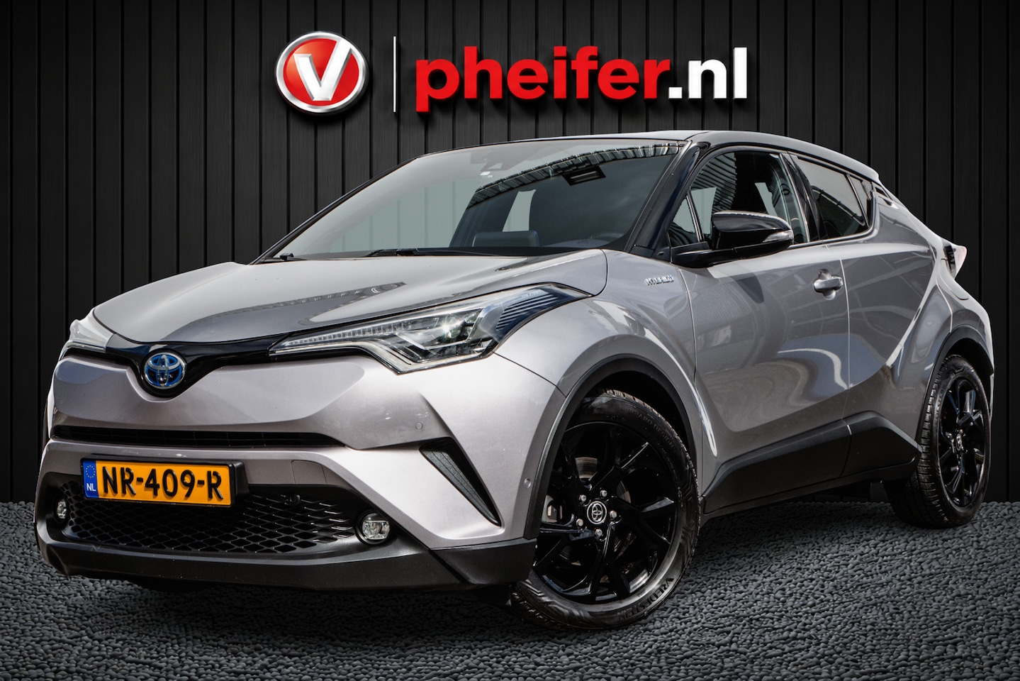 Toyota C-HR - 1.8 Hybrid Aut. Bi-Tone Plus Stuur + stoelverwarming/ Camera/ JBL/ DAB+/ Adapt. cruise/ Na - AutoWereld.nl