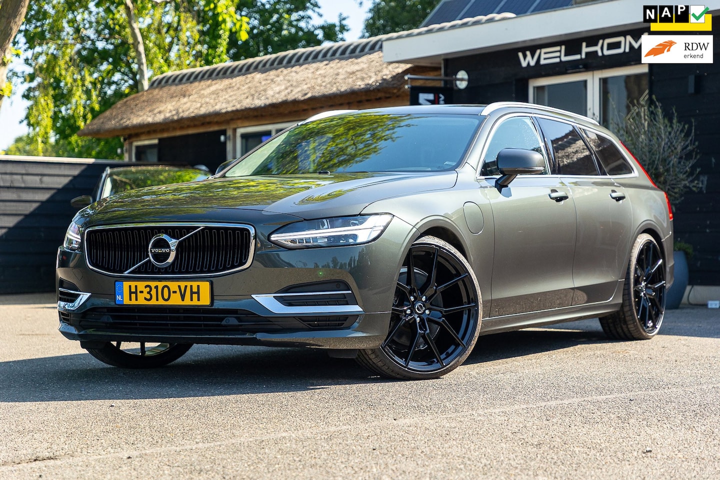 Volvo V90 - 2.0 T8 AWD Inscription I 91% I Btw I Luxe Leder I Trekhaak I Pine Grey - AutoWereld.nl