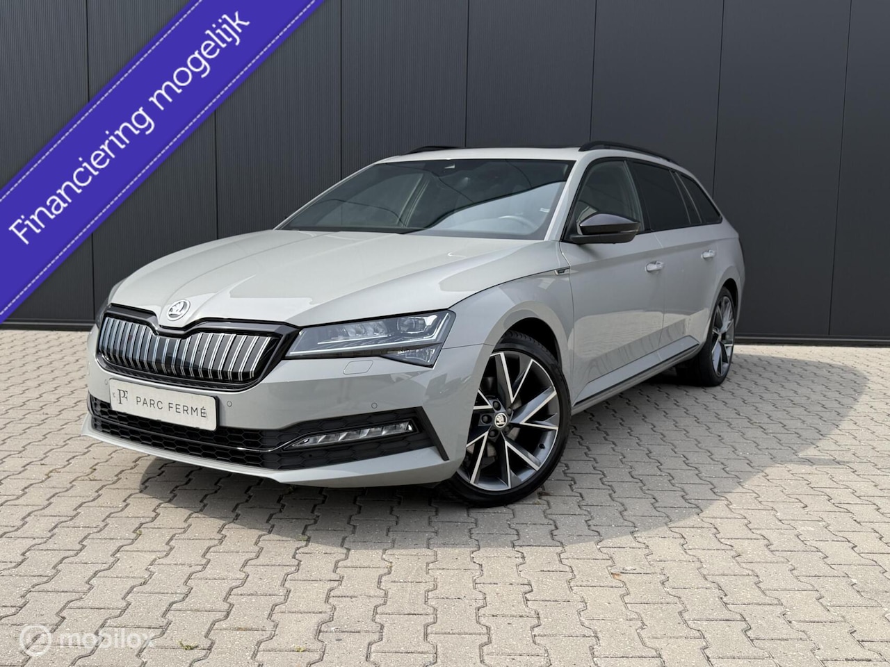 Skoda Superb - 1.4 TSI PHEV Sportline/Pano/Trekhaak/360 vieuw - AutoWereld.nl