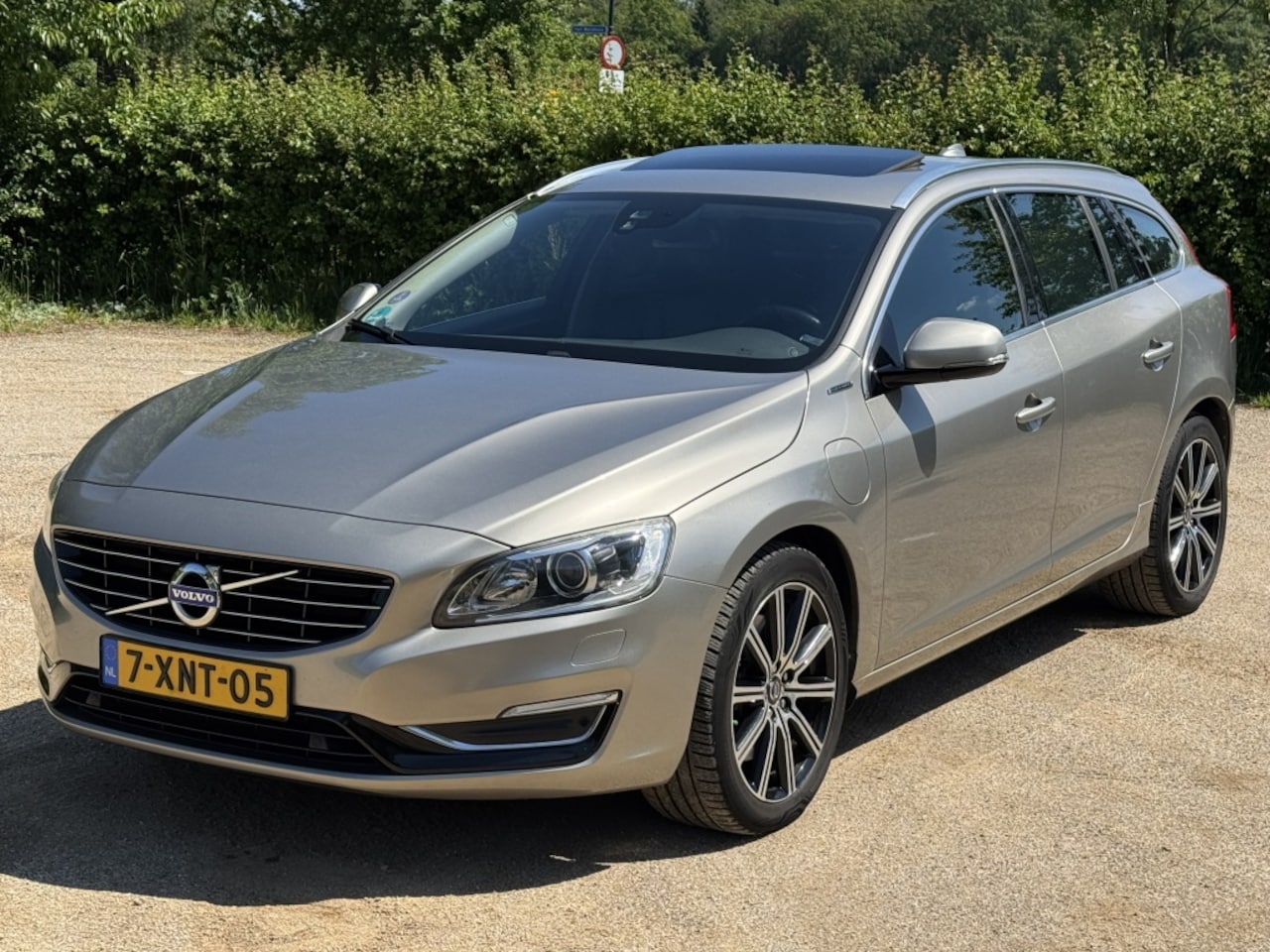 Volvo V60 - 2.4 D6 AWD Plug-in Summum *LEDER/XENON/NAVI - AutoWereld.nl