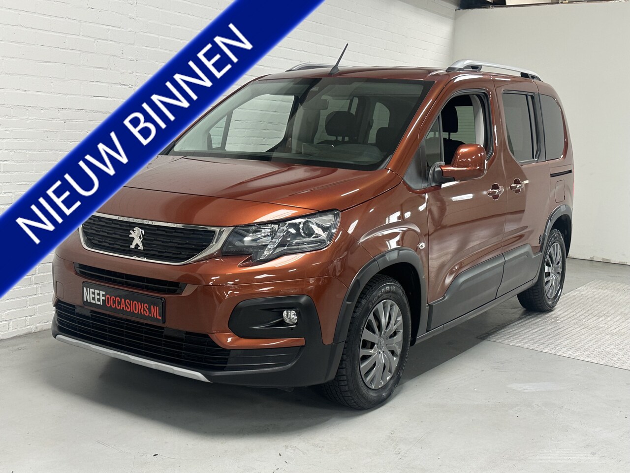 Peugeot Rifter - 1.2 Puretech Active CLIMA / CAMERA / CRUISE / TREKHAAK Dis.Riem vervangen bij 94000KM - AutoWereld.nl