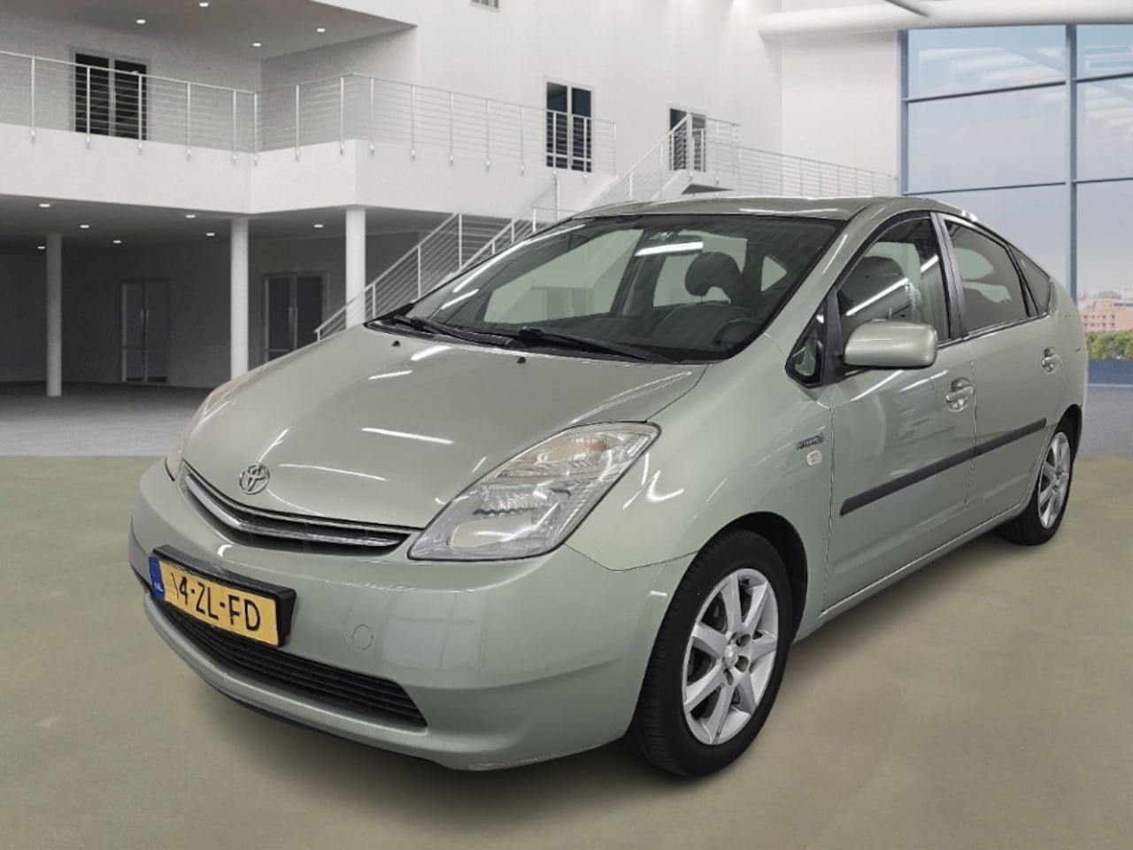 Toyota Prius - 1.5 VVT-i Comfort/ AUTOMAAT/ LICHT GROEN - AutoWereld.nl