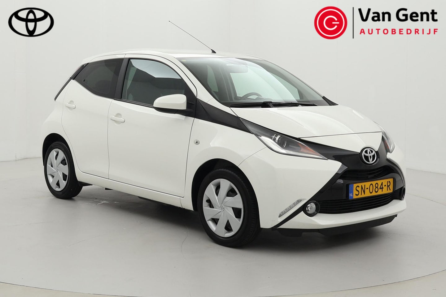 Toyota Aygo - 1.0 VVT-i x-nav | Navigatie | Airco | Camera | Bluetooth | Privacy glas - AutoWereld.nl