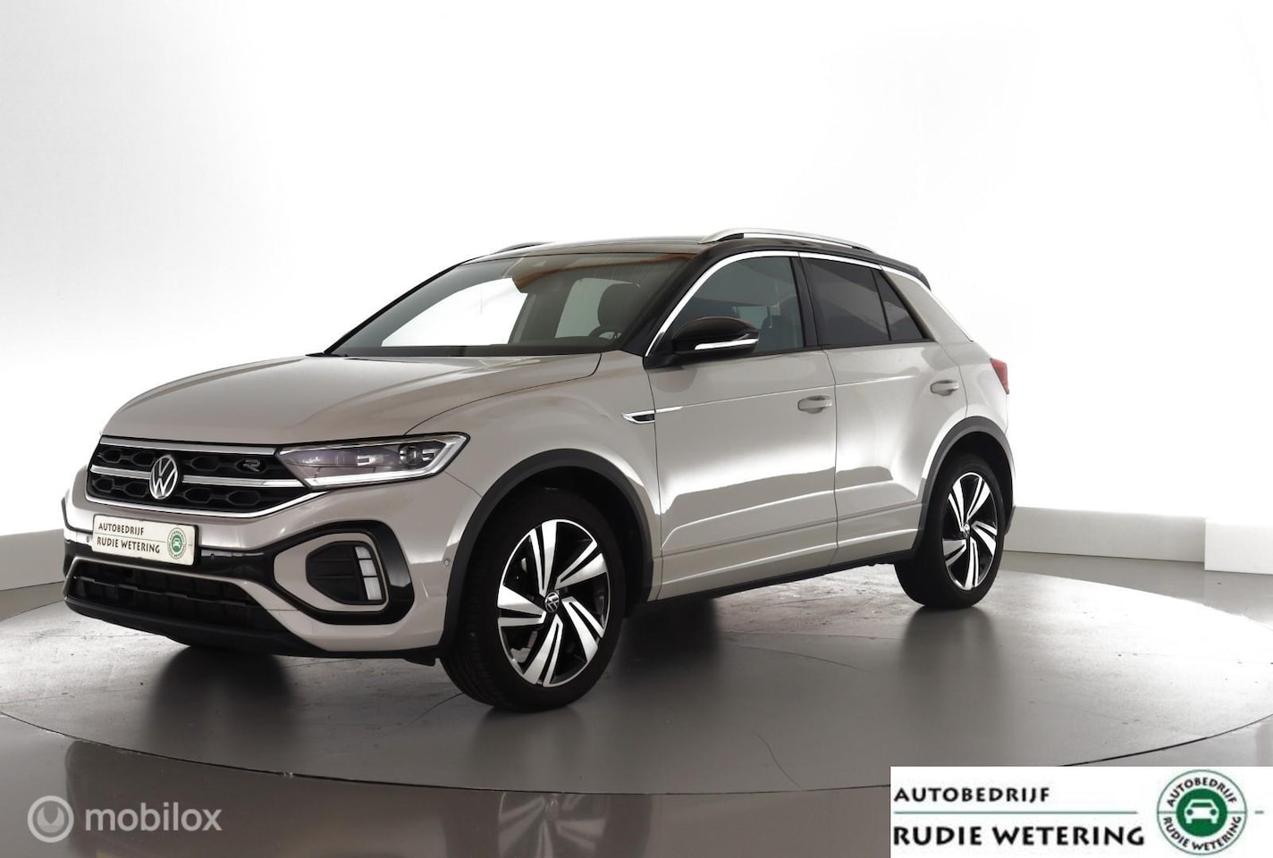 Volkswagen T-Roc - 1.5 TSI R-Line Business+ trekhaak|IQ.led|cam|automaat|lmv18 - AutoWereld.nl