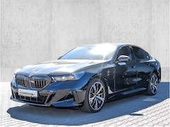 BMW 5-serie - 550e xDrive M-SPORT Pro * PANO, LEDER, TREKH, STOELVENT, B&W Sound, 20-inch LMV * Ex. AG