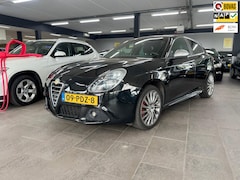 Alfa Romeo Giulietta - 1.4 T Distinctive half leer navigatie CarPlay dag light clima cruise controle om-velgen pa