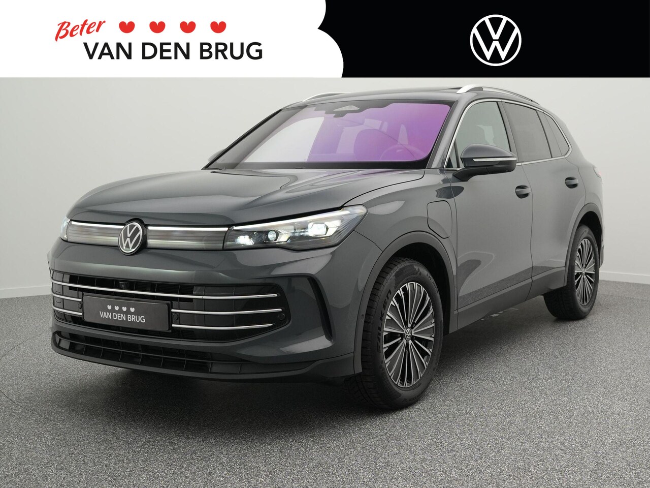Volkswagen Tiguan - 1.5 eHybrid 204 PK Elegance | LED Matrix IQ | Leder || Stoelkoeling En Verwarming | Trekha - AutoWereld.nl