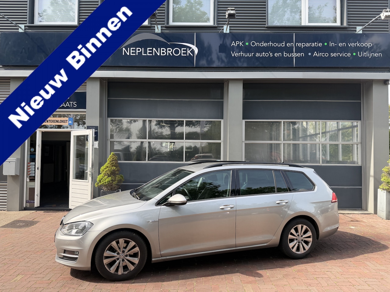 Volkswagen Golf Variant - 1.0 TSI Connected Series Bj 2016 Navi,17inch,Clima,Cruise Dealer onderhouden - AutoWereld.nl