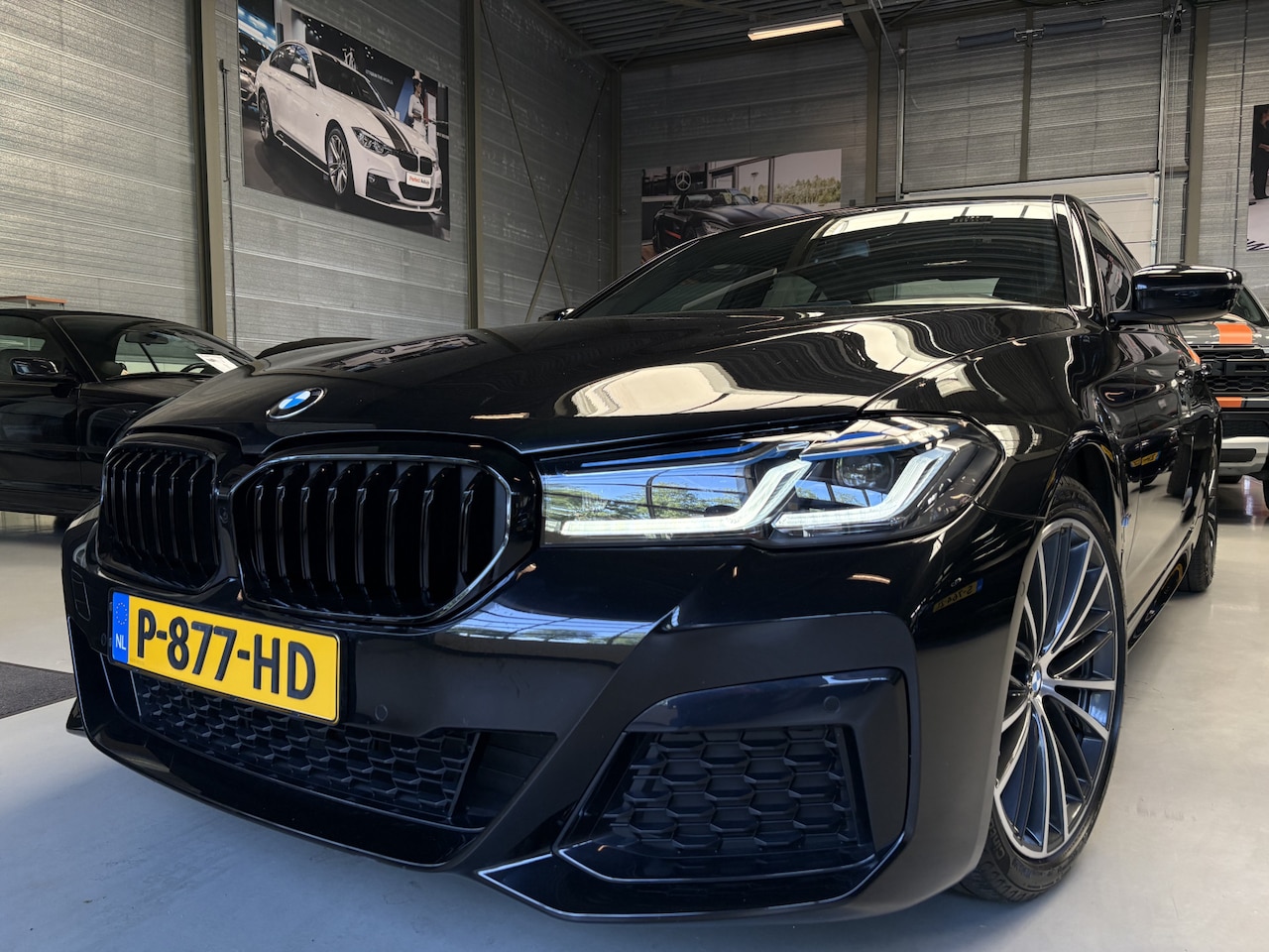BMW 5-serie - 520i Edition Plus M pakket, Schuifdak, 19inch Sfeerverlichting - AutoWereld.nl