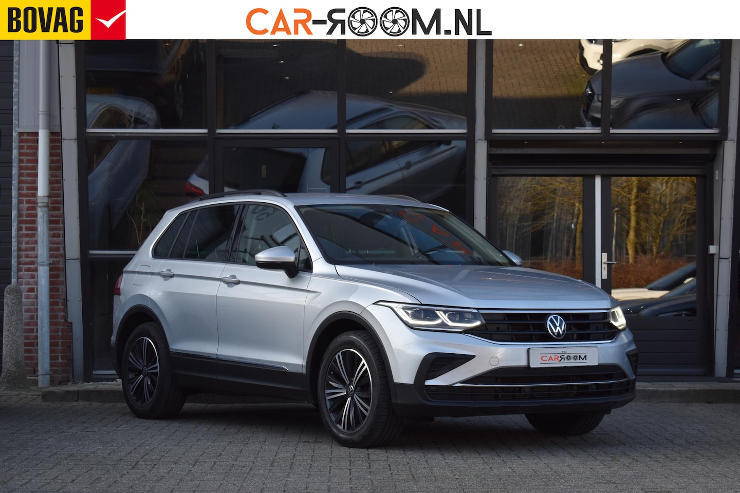 Volkswagen Tiguan - 1.5 TSI Life Business Camera ACC Keyless IQ.LIGHT - AutoWereld.nl