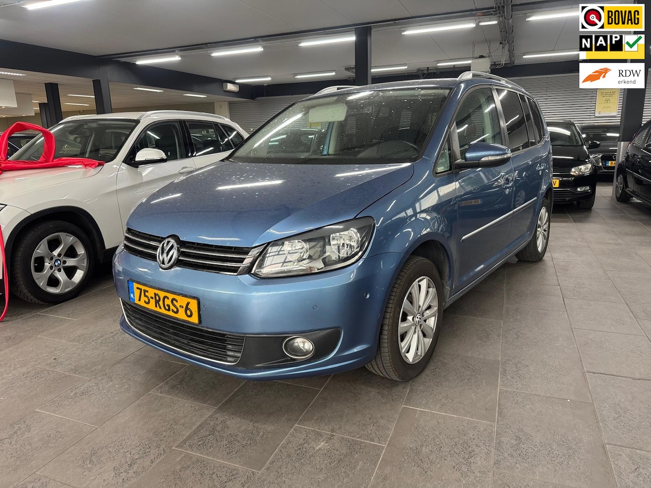 Volkswagen Touran - 1.2 TSI Highline BlueMotion 7p. Navigatie camera clima cruise controle lm-velgen elekt-pak - AutoWereld.nl