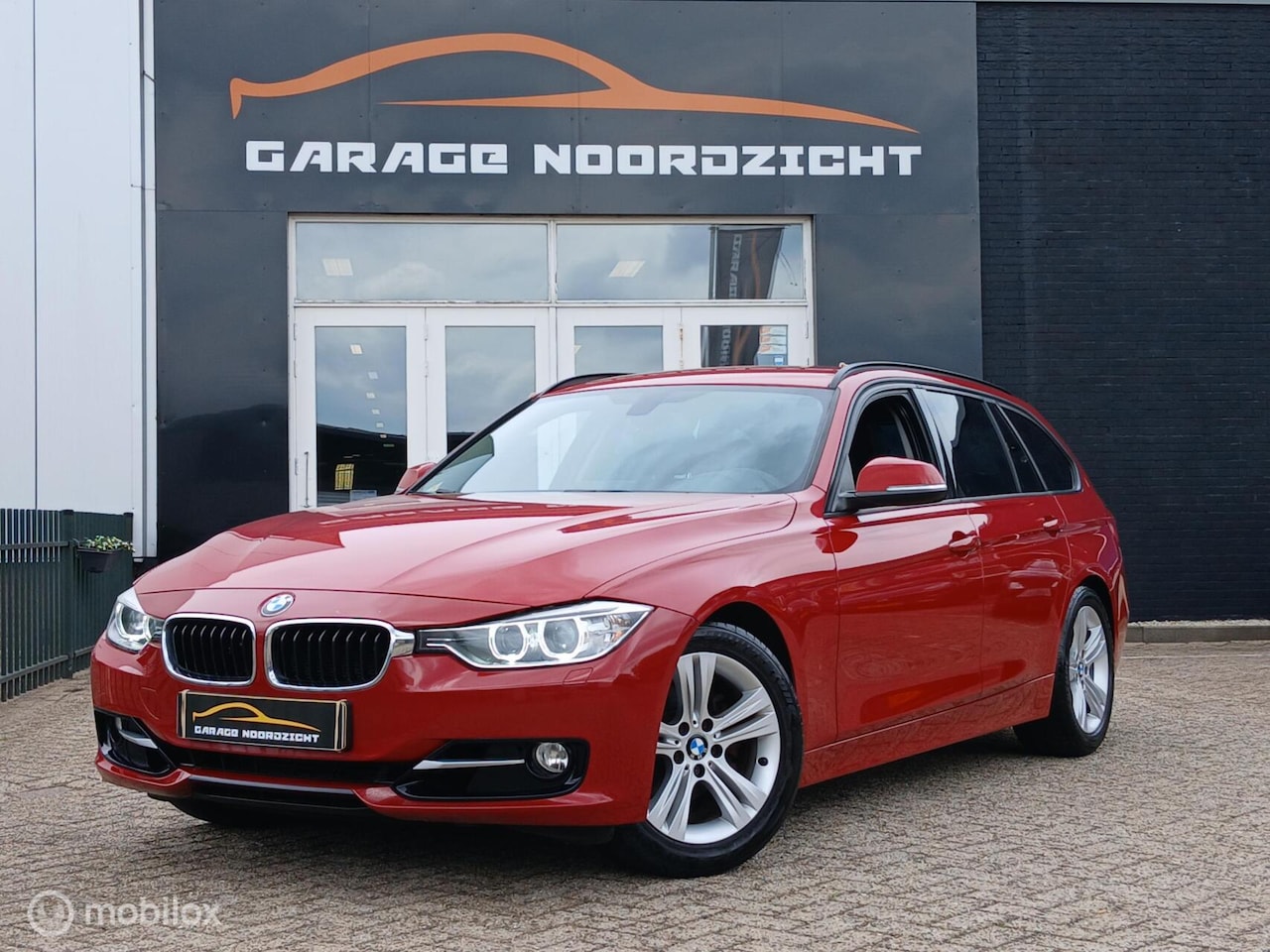 BMW 3-serie Touring - 320i Upgrade Edition /Navigatie/Leder - AutoWereld.nl