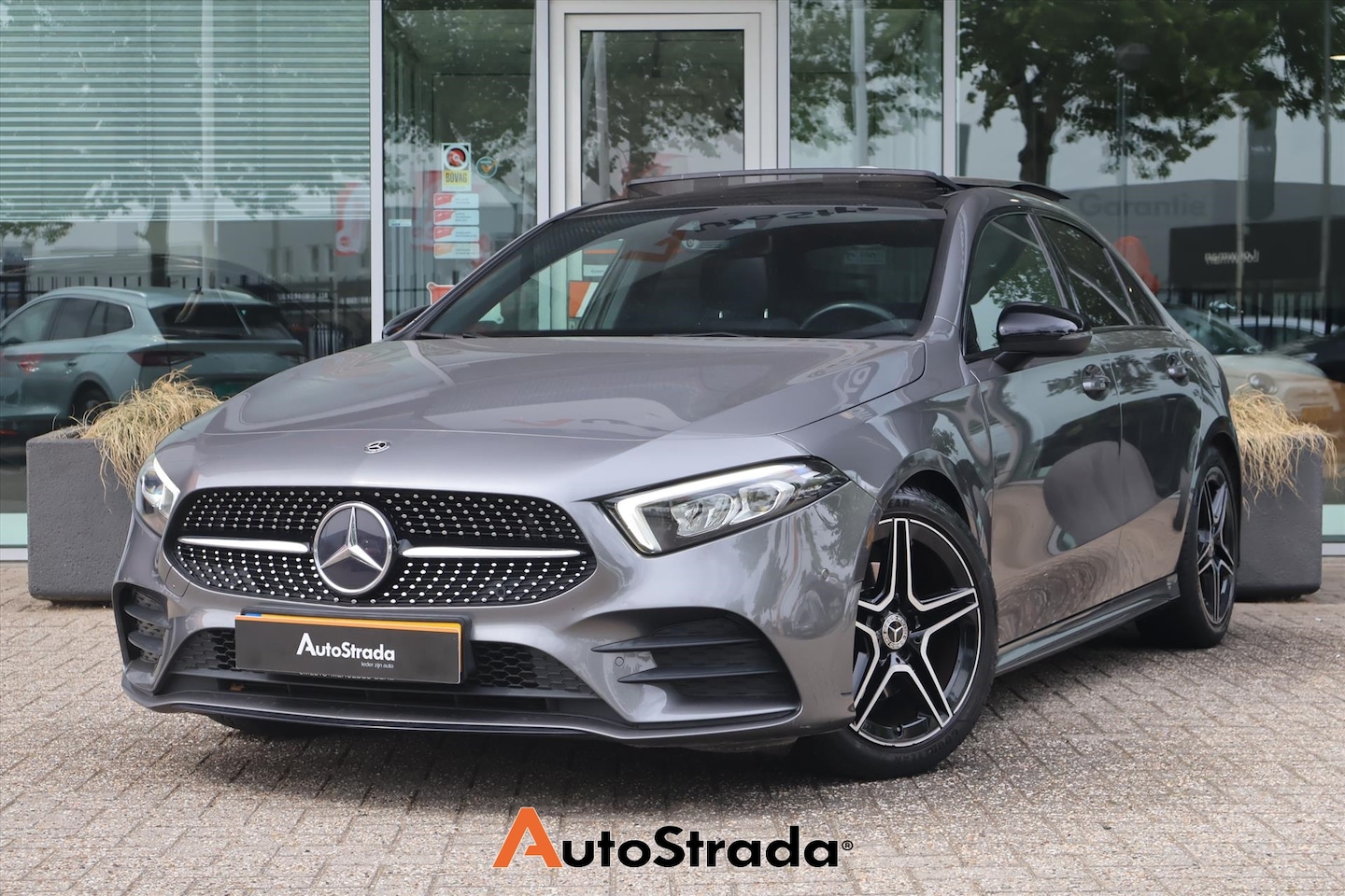 Mercedes-Benz A-klasse - Limousine A 200 AMG-Line 163pk | Cruise | Climate | Pano | Navigatie | Camera | LED - AutoWereld.nl