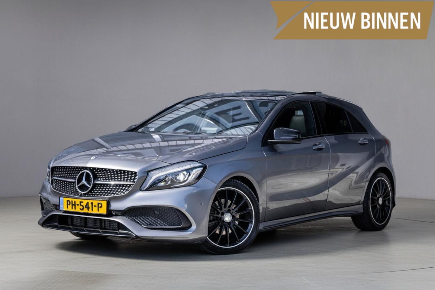 Mercedes-Benz A-klasse - 200d AMG Pano-dak|Leder|Harman/Kardon|Memory|18''|Gedocumenteerd - AutoWereld.nl