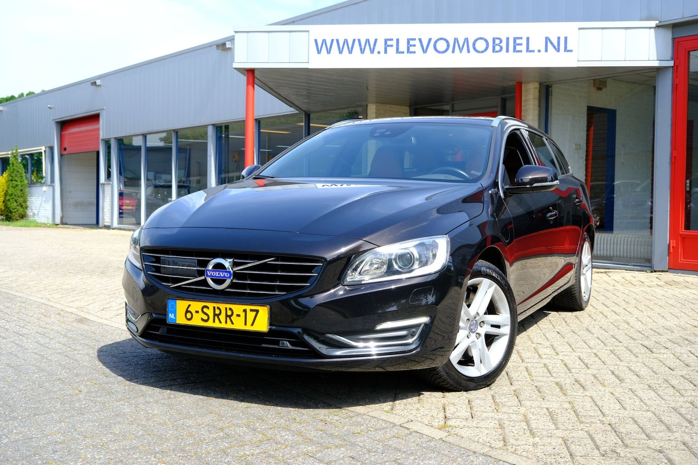 Volvo V60 - 2.4 D6 AWD Plug-In Hybrid Summum Aut. Pano|Xenon|Leder|Navi|BLIS|enz! - AutoWereld.nl