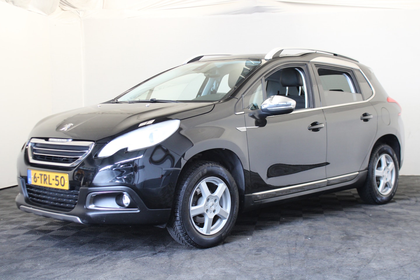 Peugeot 2008 - 1.2 VTi Blue Lease Executive |Pano|Navi|Trekhaak| - AutoWereld.nl