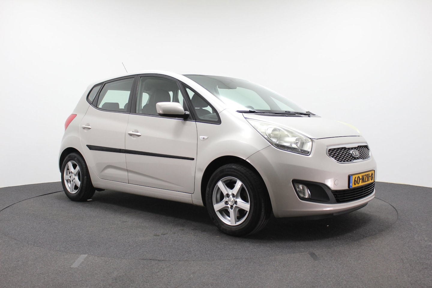 Kia Venga - 1.4 CVVT X-tra | Airco | Goed onderhouden | Trekhaak | Parkeersensoren | Sportvelgen - AutoWereld.nl