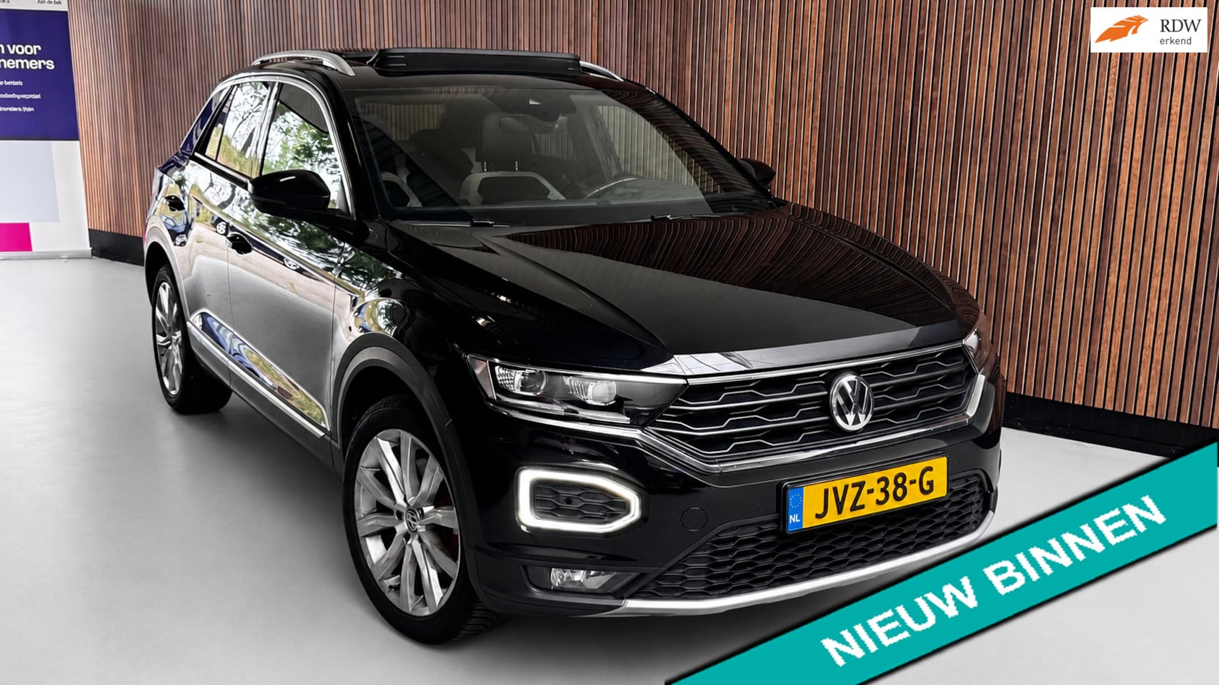 Volkswagen T-Roc - 2.0 TSI 4Motion Sport PANO VIRTUAL CAMERA CARPLAY ACC - AutoWereld.nl