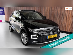 Volkswagen T-Roc - 2.0 TSI 4Motion Sport PANO VIRTUAL CAMERA CARPLAY ACC