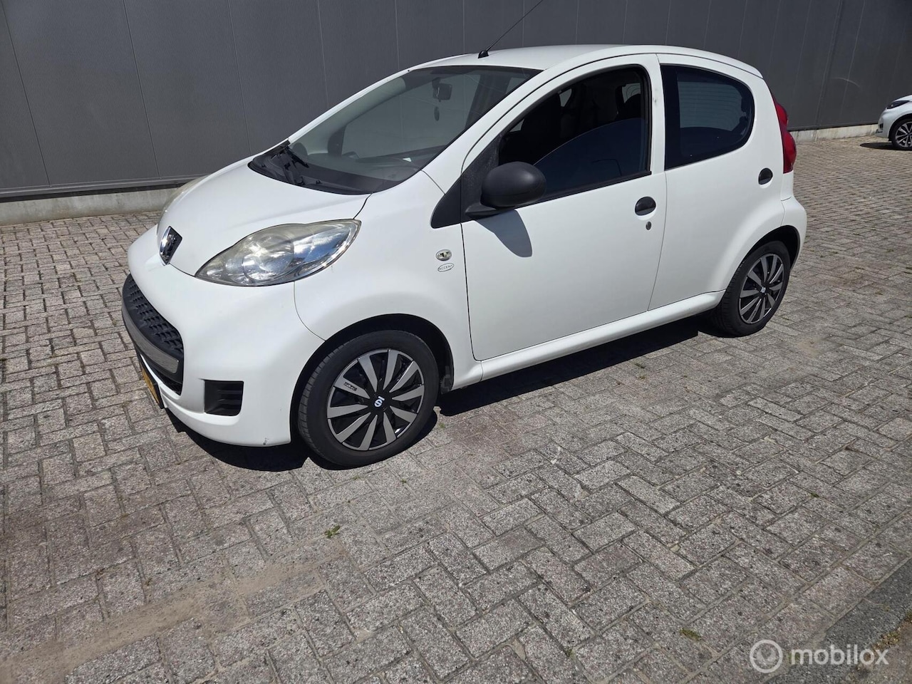 Peugeot 107 - 1.0-12V Airco - AutoWereld.nl