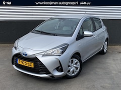 Toyota Yaris - 1.5 Hybrid Aspiration Navigatie, Achteruitrijcamera, smart Key,