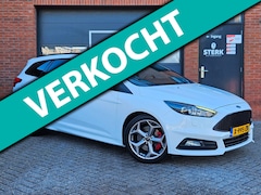 Ford Focus Wagon - 2.0 ST Navi Carplay Xenon Recaro 18"
