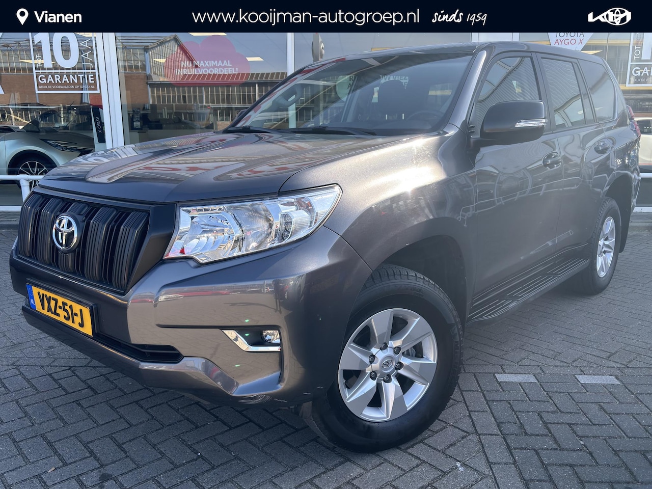 Toyota Land Cruiser Challenger - 2.8 D-4D VAN Grijs kenteken 3000kg trekgewicht met o.a. Leder, Trekhaak, Navigatie. WINDOW - AutoWereld.nl