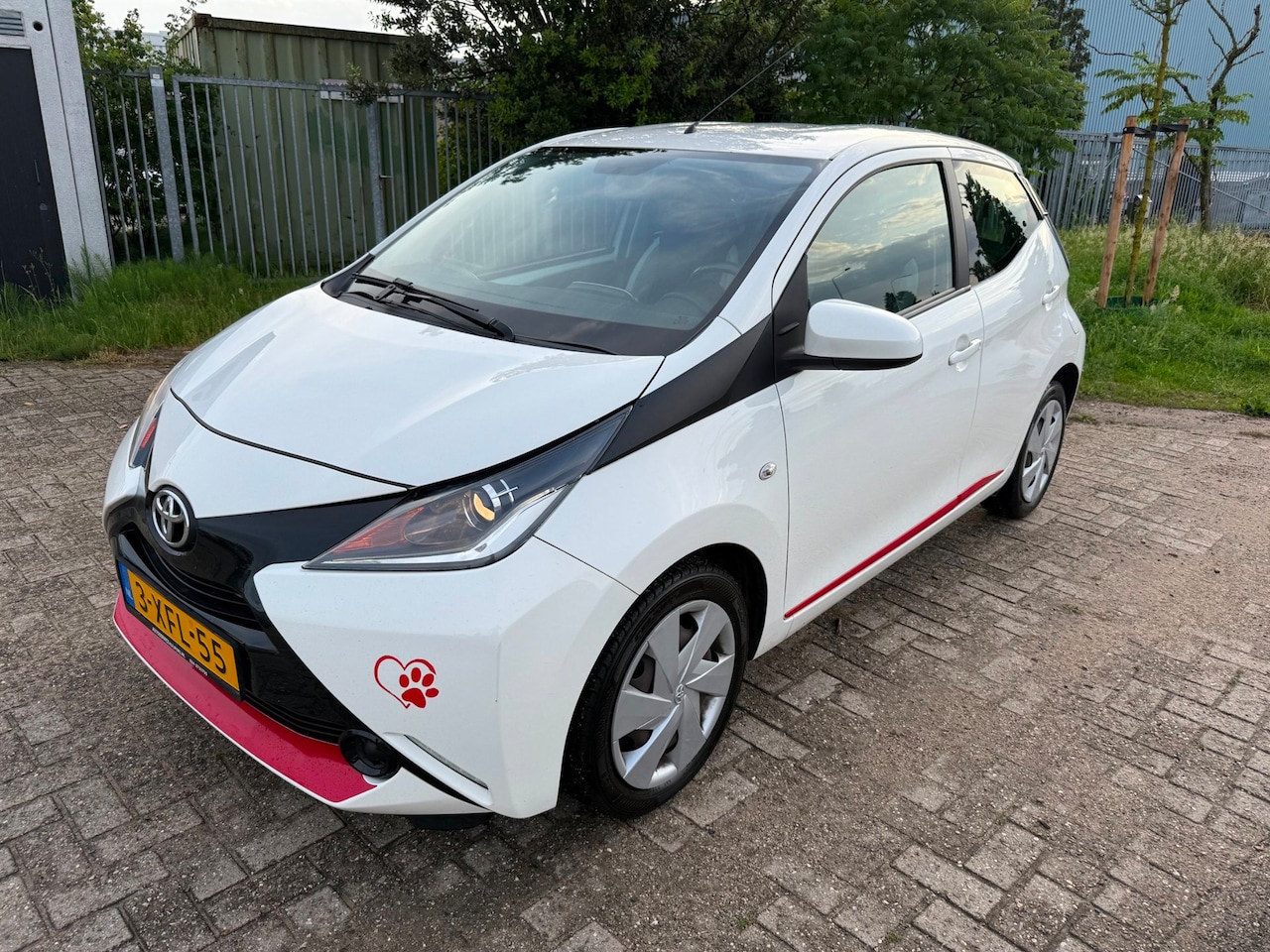 Toyota Aygo - 1.0 VVT-i x-play 5D| Airco |Camera| Nwe APK - AutoWereld.nl