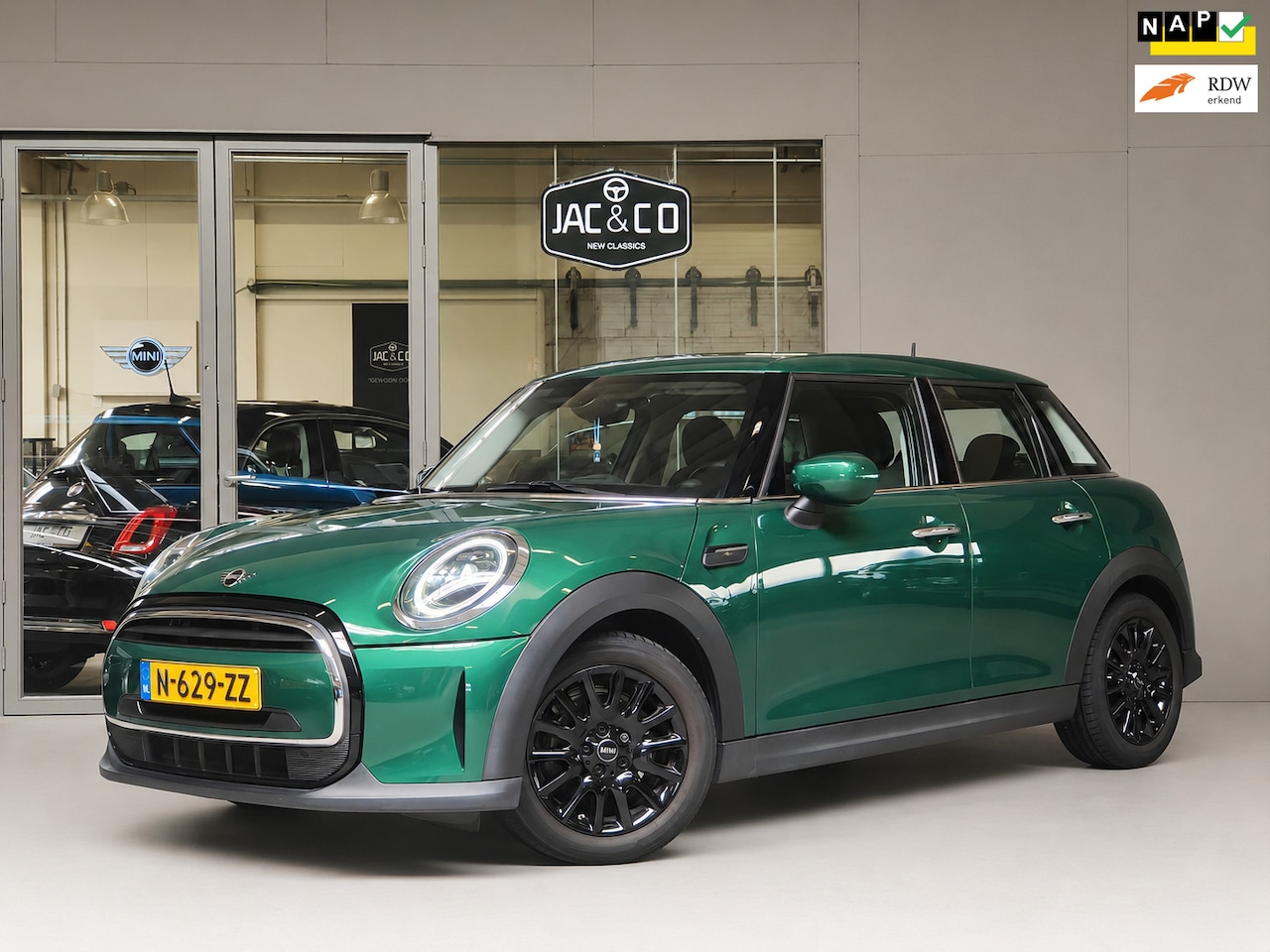 MINI One - 1.5 Business Edition NAVI CARPLAY SPORTSTOELEN - AutoWereld.nl
