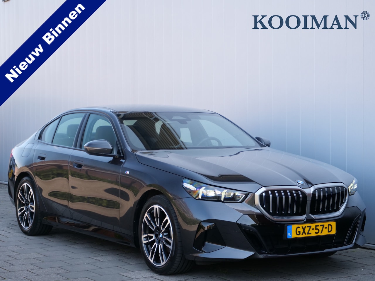 BMW 5-serie - 520i 208 Pk Automaat M-pakket / Leer / Navi / DAB / Apple Carplay / Stoelkoeling - AutoWereld.nl