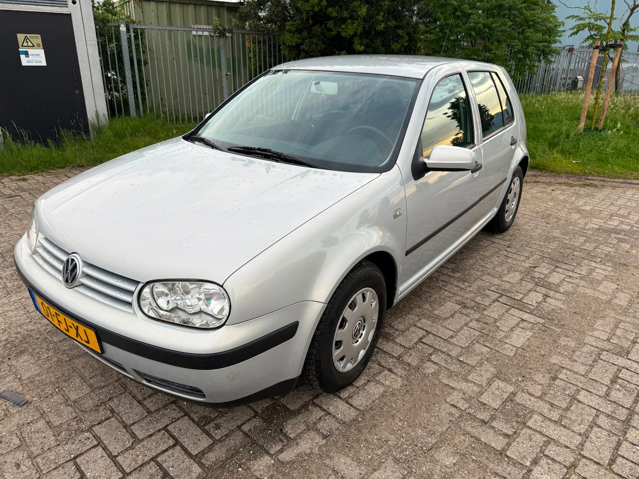 Volkswagen Golf - 1.6 80KW Automaat |5deurs| Nwe APK - AutoWereld.nl