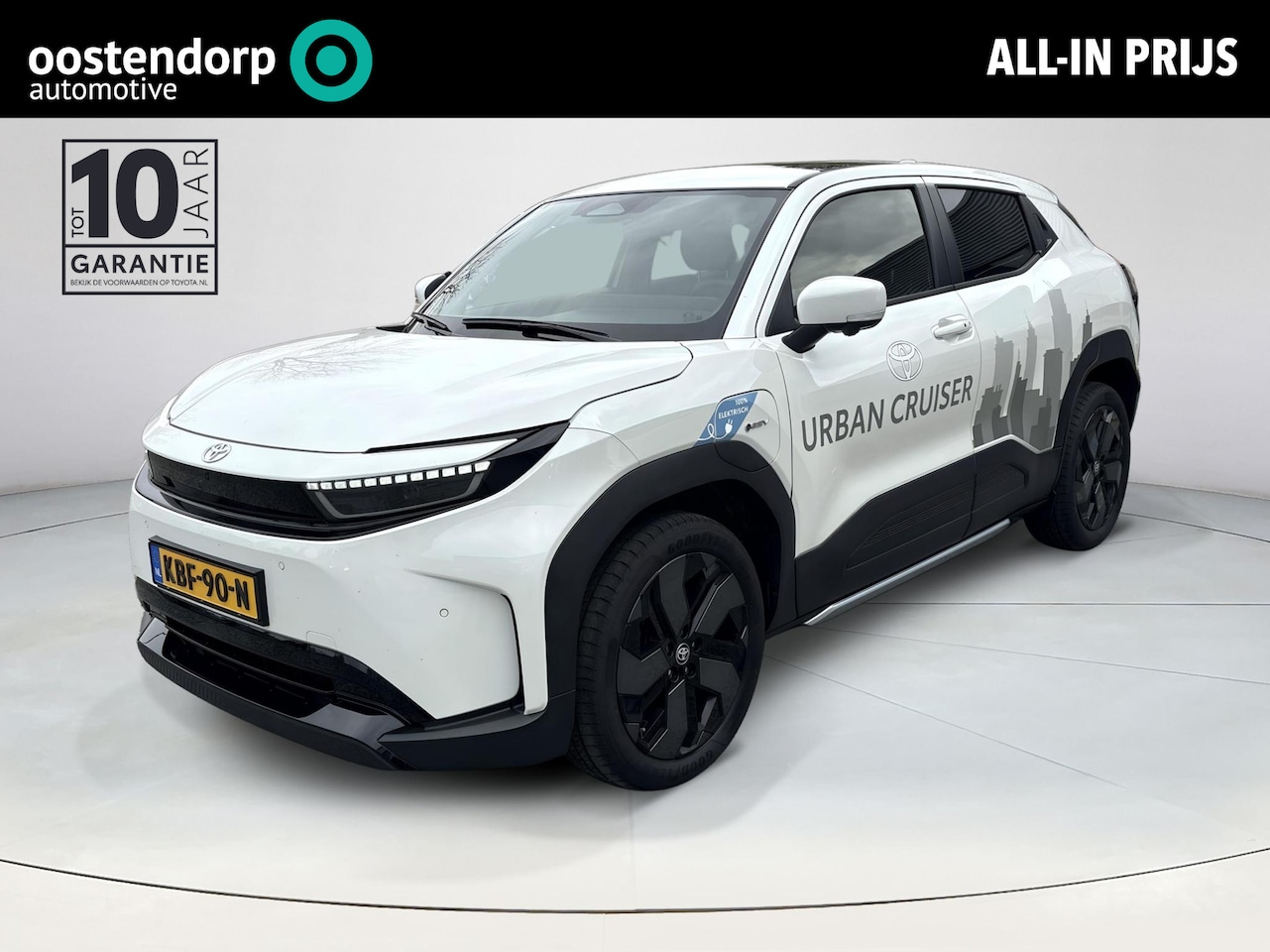 Toyota Urban Cruiser - Executive 61 kWh **PANORAMA DAK/ STUURVERWARMING/ DODEHOEK DETECTIE** - AutoWereld.nl