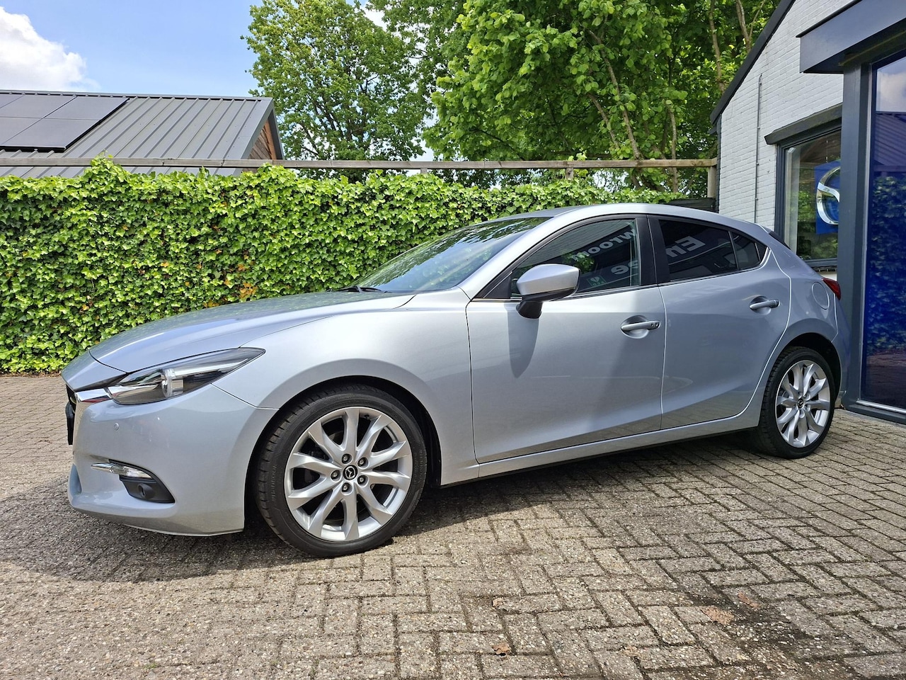 Mazda 3 - 2.0 SkyActiv-G 120 GT-M Adaptive cruise, Leer - AutoWereld.nl