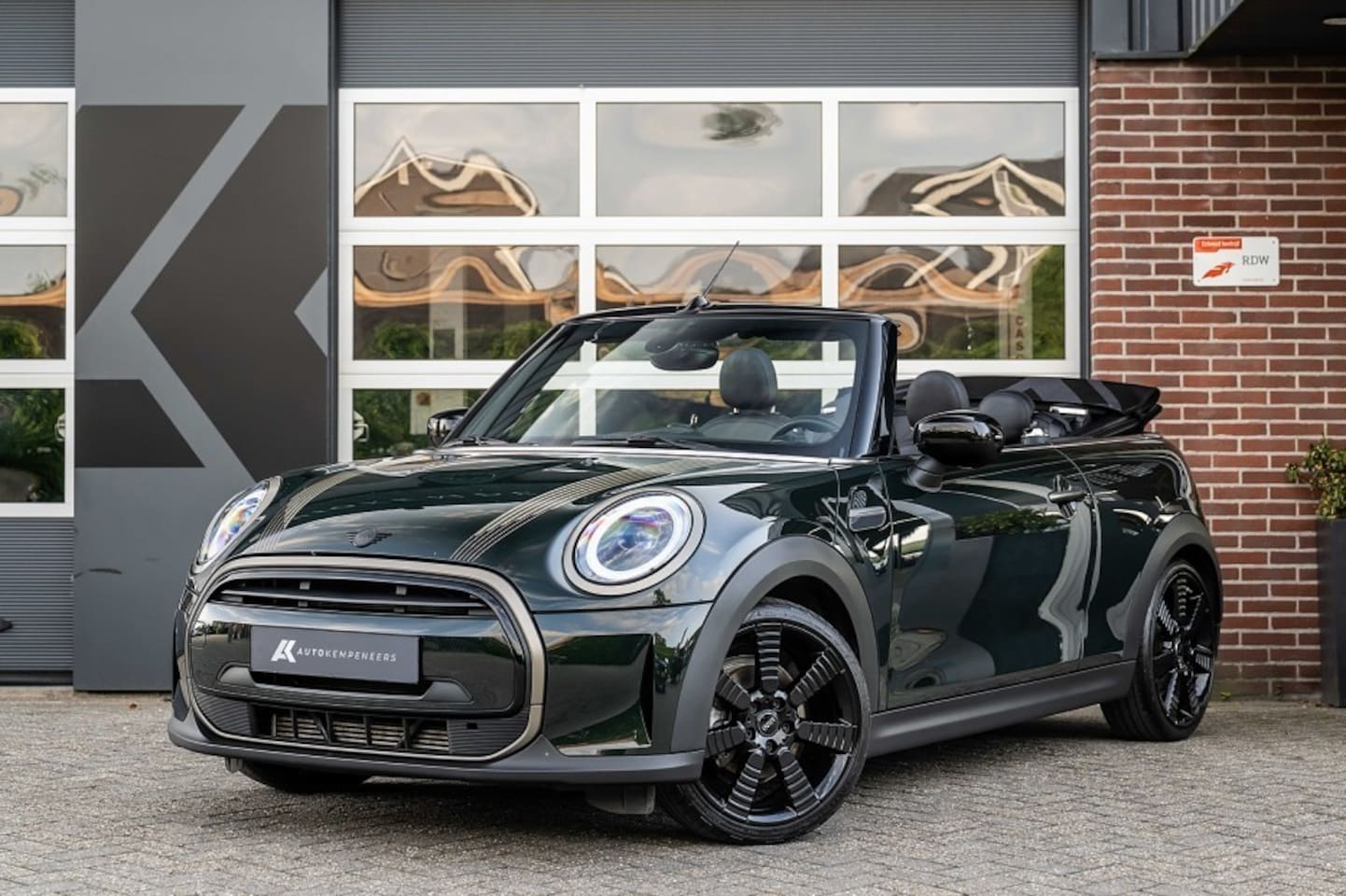 MINI Cabrio - Cooper Cabrio Resolute Edition | Yours leder | Comfort Access | Stoelverwarming | Navi | C - AutoWereld.nl