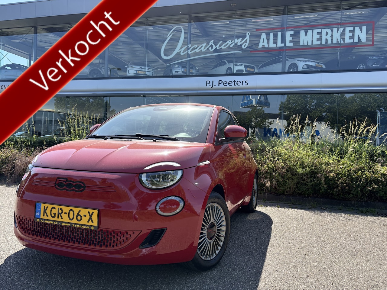Fiat 500e - 24 kWh RED Achteruitrijcamera - Airco - Navigatie - Parkeersensoren achter - Apple carplay - AutoWereld.nl
