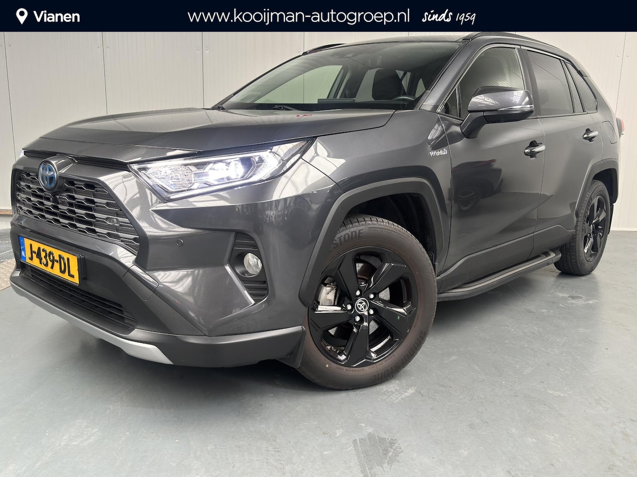 Toyota RAV4 - 2.5 Hybrid AWD Executive met panodak, Trekhaak, treeplanken, full option! - AutoWereld.nl