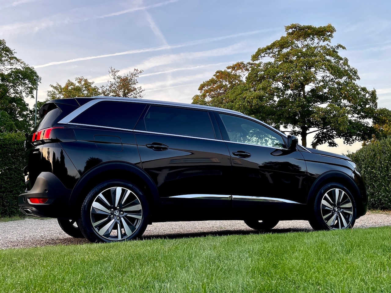 Peugeot 5008 - 1.2 PureTech Allure Premium| Trekhaak| Carplay| 1e Eigenaar! - AutoWereld.nl