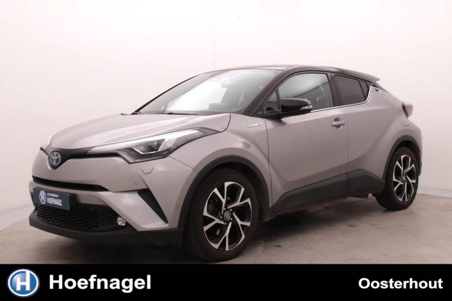 Toyota C-HR - 1.8 Hybrid Executive | Automaat | Adaptive cruise | Stoelverwarming | Camera | Parkeersens - AutoWereld.nl