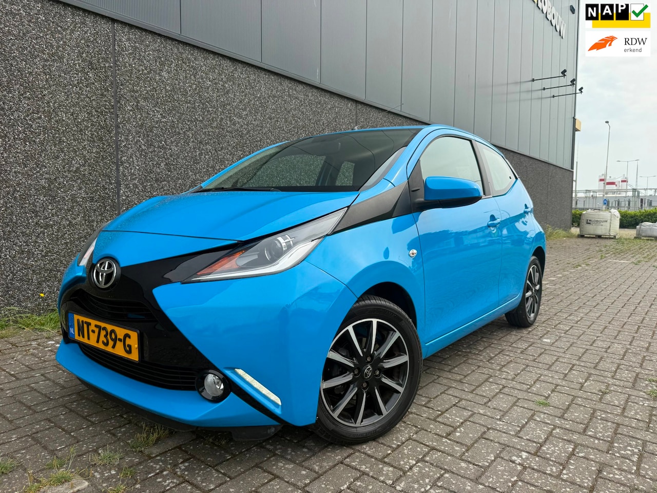 Toyota Aygo - 1.0 VVT-i x-play/Dealer OH/Nieuwe APK en beurt/NAVI/CAMERA/ - AutoWereld.nl
