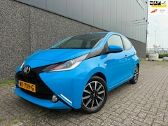 Toyota Aygo - 1.0 VVT-i x-play/Dealer OH/Nieuwe APK en beurt/NAVI/CAMERA/