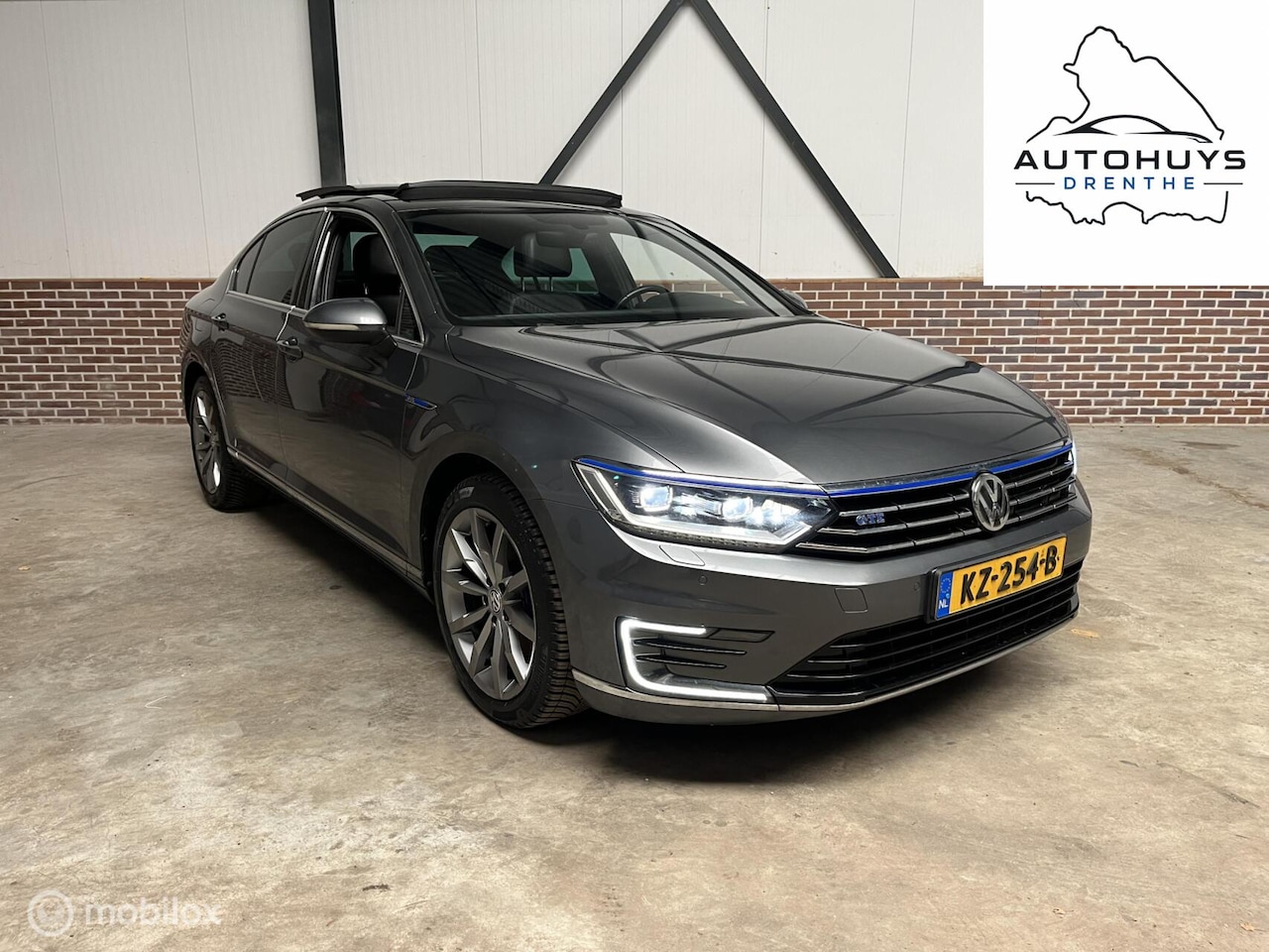 Volkswagen Passat - 1.4 TSI GTE Connected Series Plus PANORAMA/LEER/AUTOMAAT - AutoWereld.nl