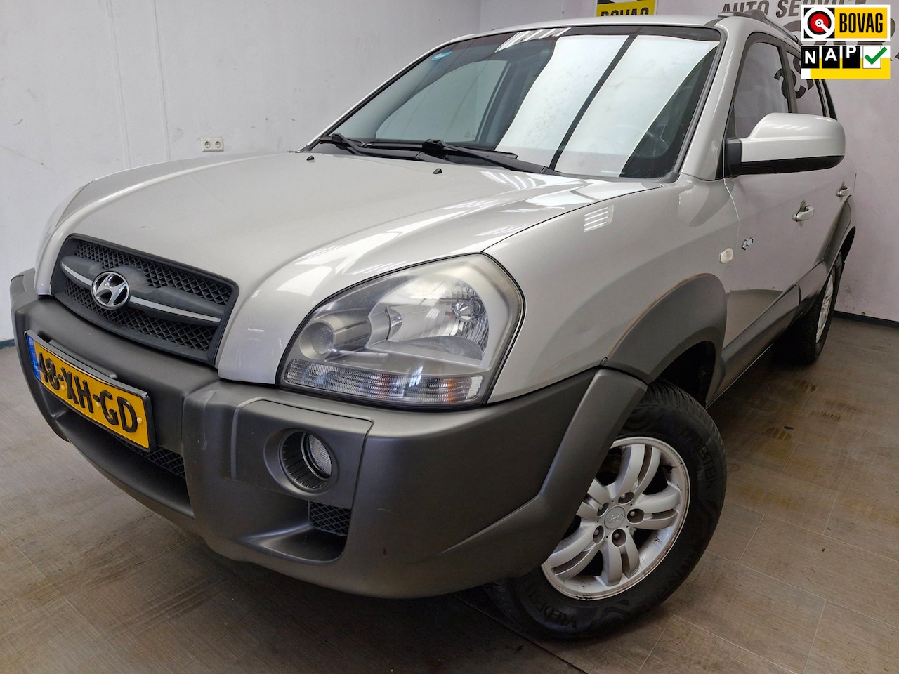 Hyundai Tucson - 2.7i V6 4WD Style AUTOMAAT ! AIRCO ! NIEUWE APK ! - AutoWereld.nl