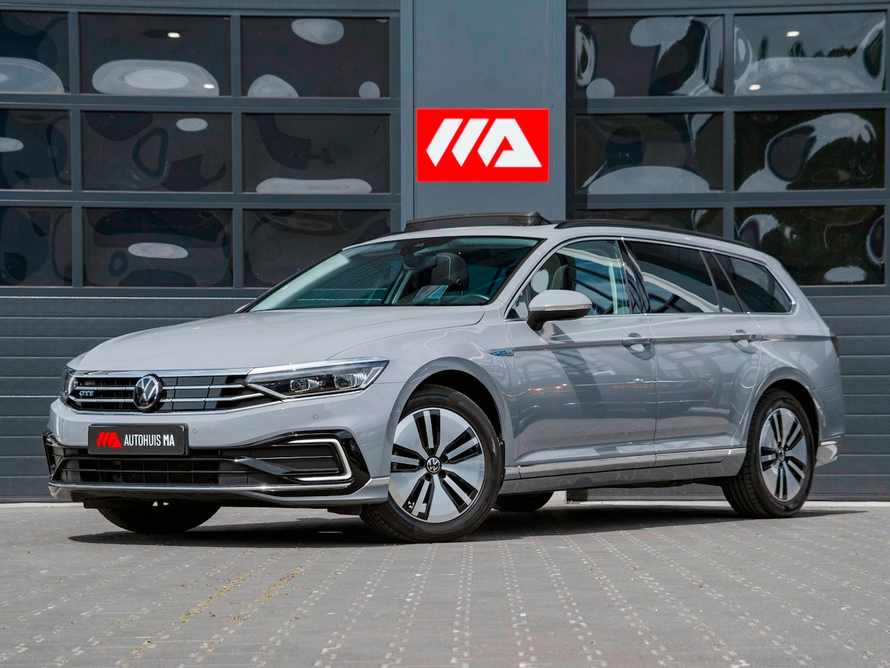 Volkswagen Passat Variant - 1.4 TSI PHEV GTE Business Pano|Trekhaak|Headup|Camera|ACC|Stoelverwarming|Ergocomfort|Mass - AutoWereld.nl